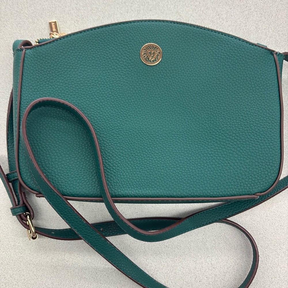 Anne Klein Green Crossbody With Lots Of Pockets
